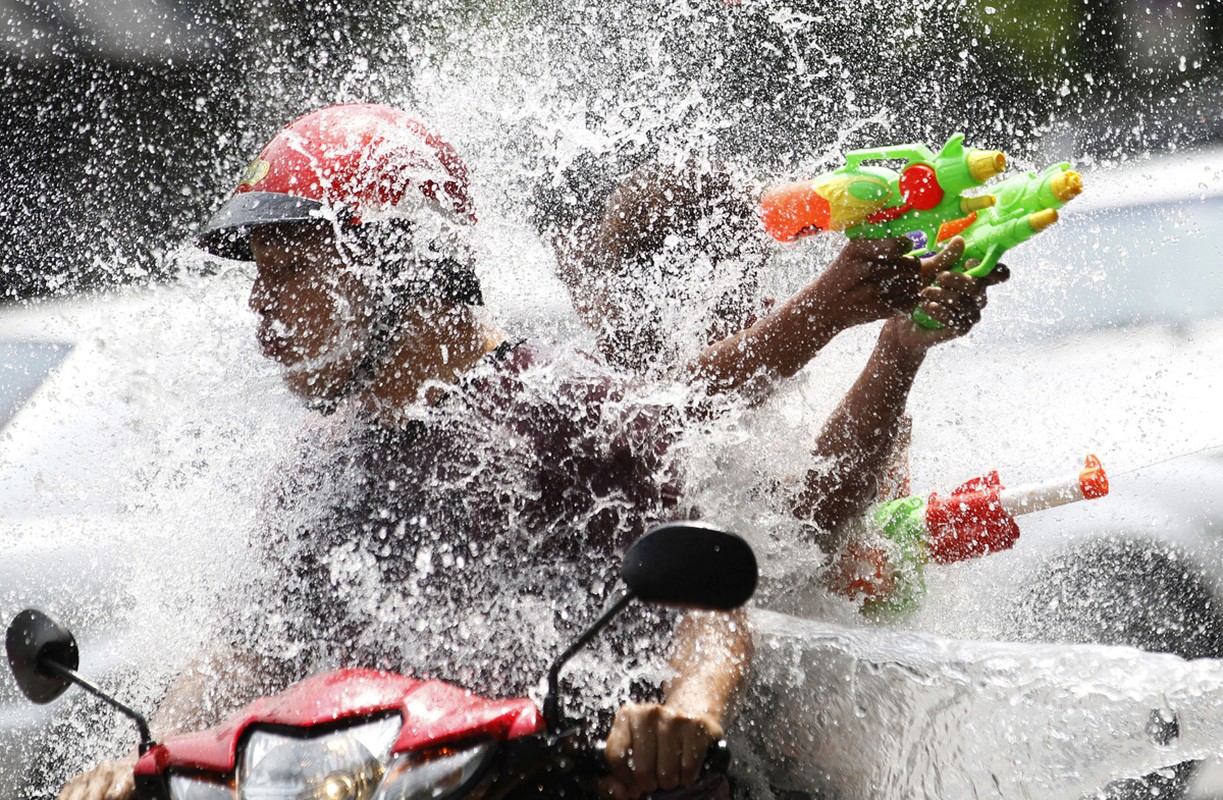 Thai Lan tung bung trong le hoi te nuoc Songkran-Hinh-4